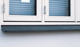 Schiefer Fensterbänke - Dunkle Schiefer Fensterbänke im Außenbereich